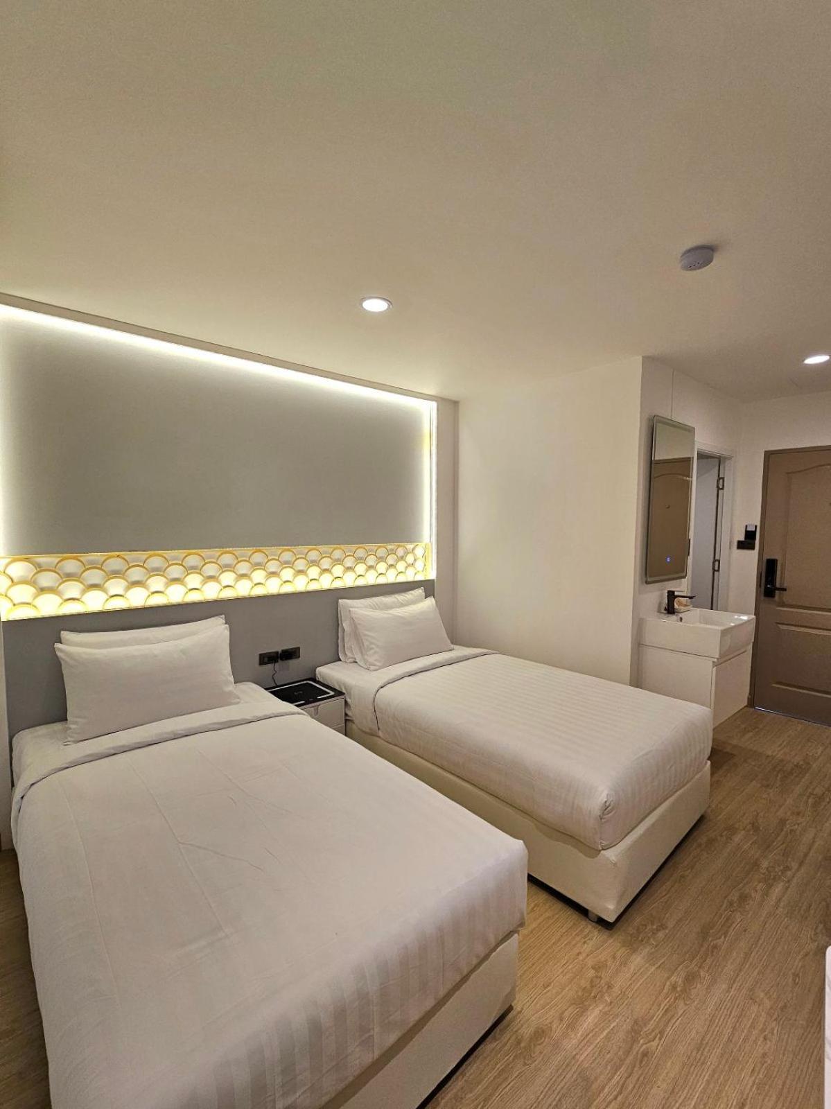 Arawana Express Sukhumvit 22 Aparthotel Банкок Екстериор снимка