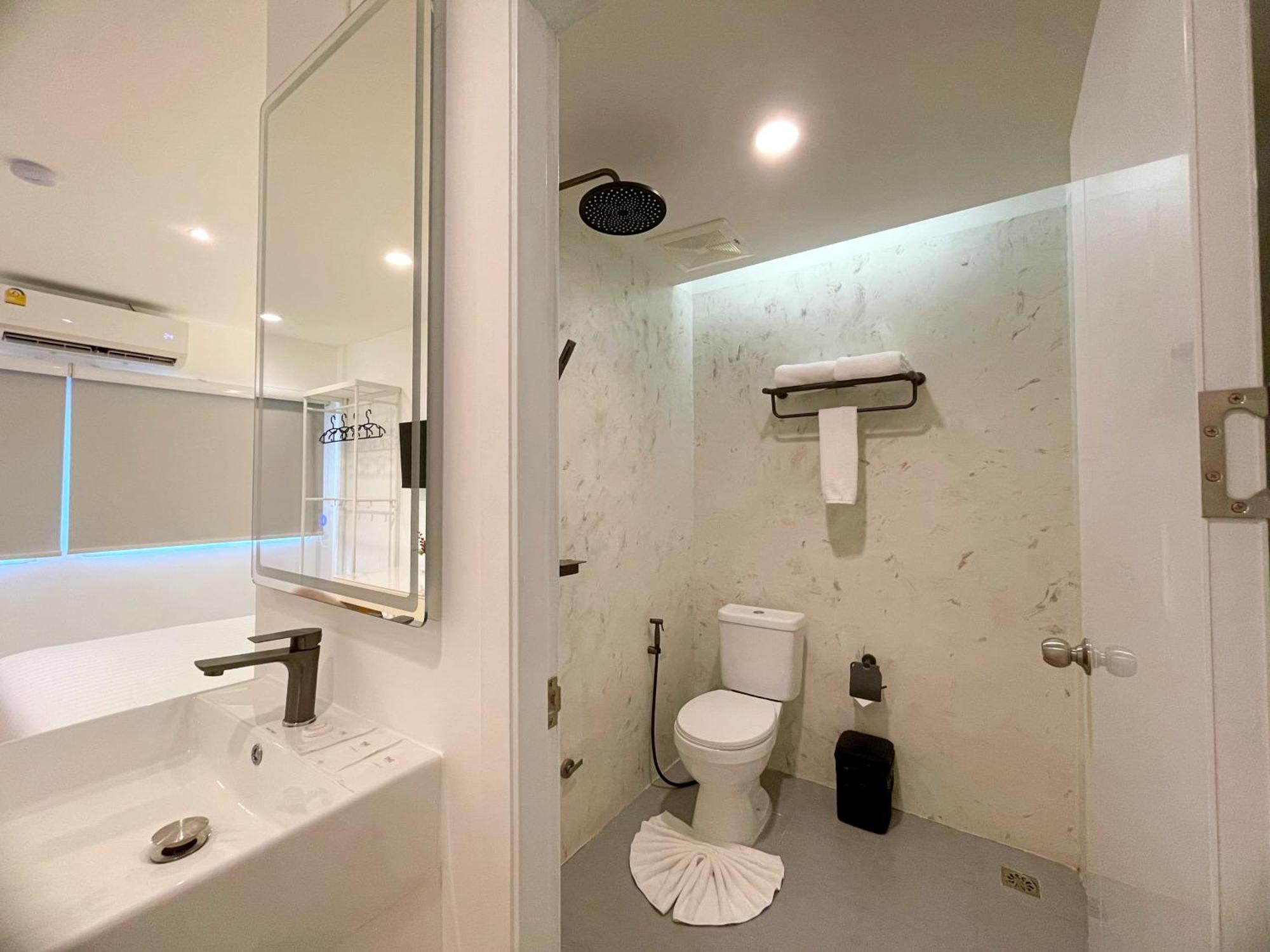 Arawana Express Sukhumvit 22 Aparthotel Банкок Екстериор снимка