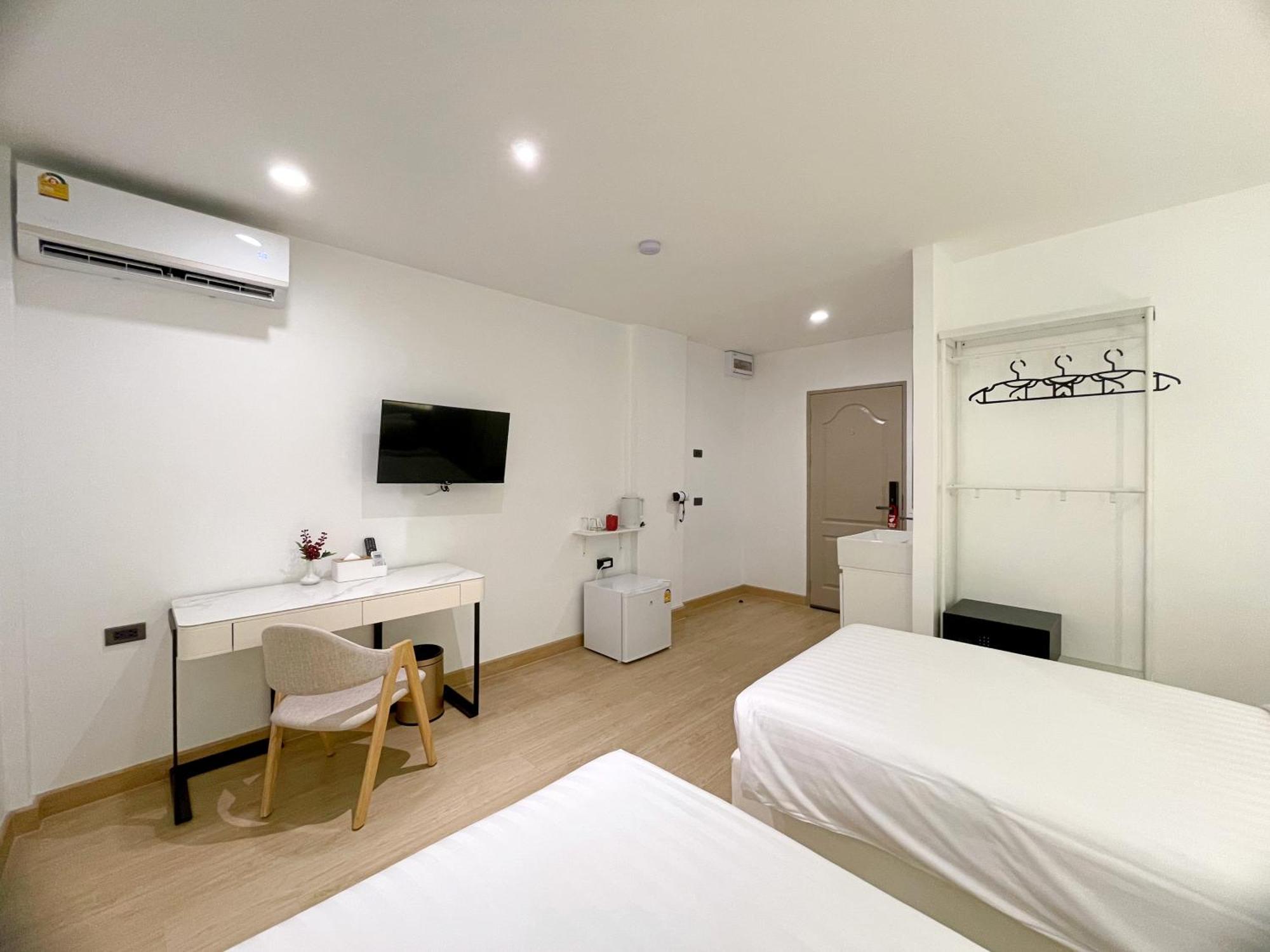 Arawana Express Sukhumvit 22 Aparthotel Банкок Екстериор снимка