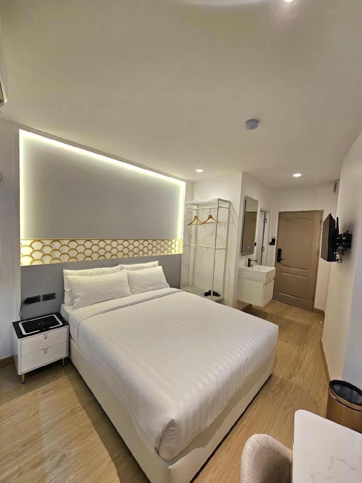 Arawana Express Sukhumvit 22 Aparthotel Банкок Екстериор снимка