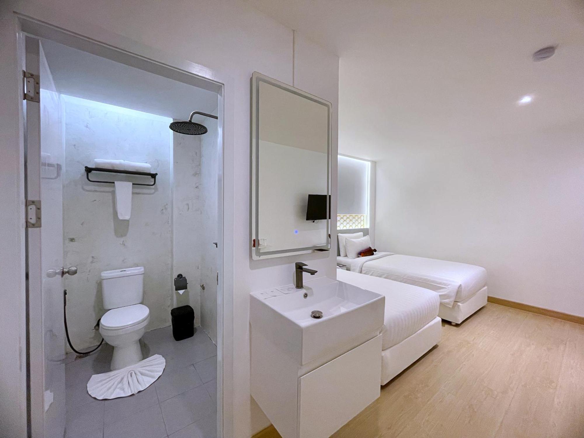 Arawana Express Sukhumvit 22 Aparthotel Банкок Екстериор снимка